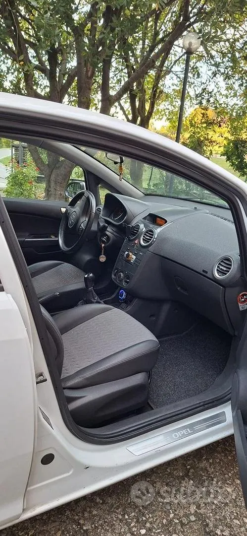 Opel Corsa 2011 photo 5