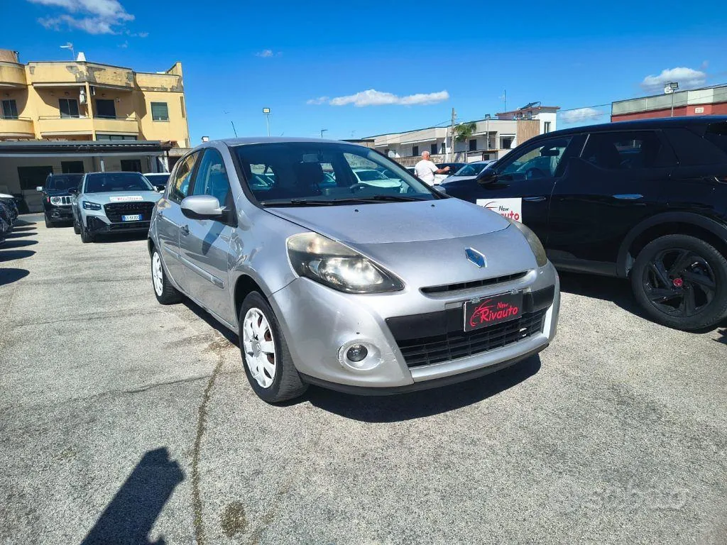Renault Clio 2010 photo 4