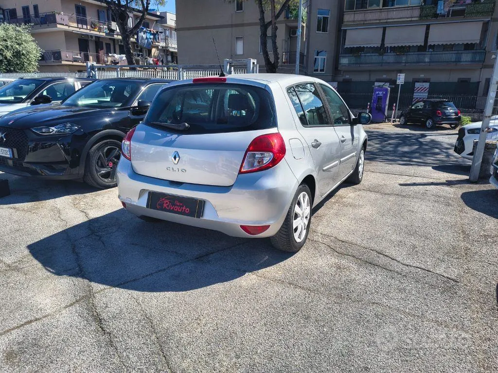 Renault Clio 2010 photo 5