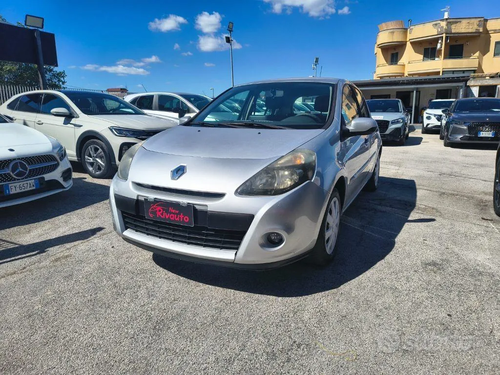 Renault Clio 2010 photo 2
