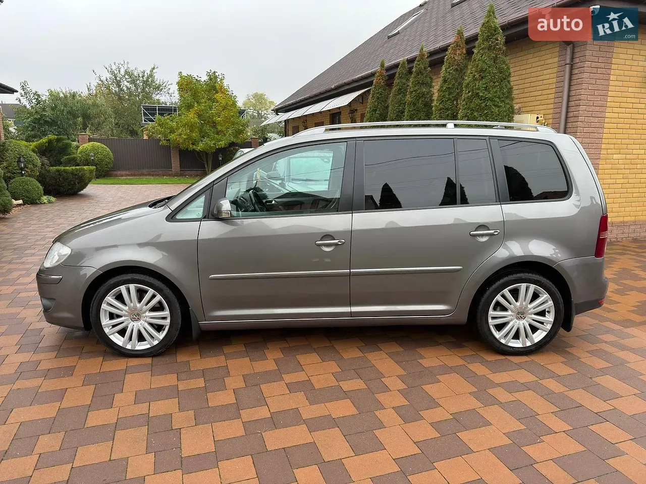 Volkswagen Touran 2009 photo 3