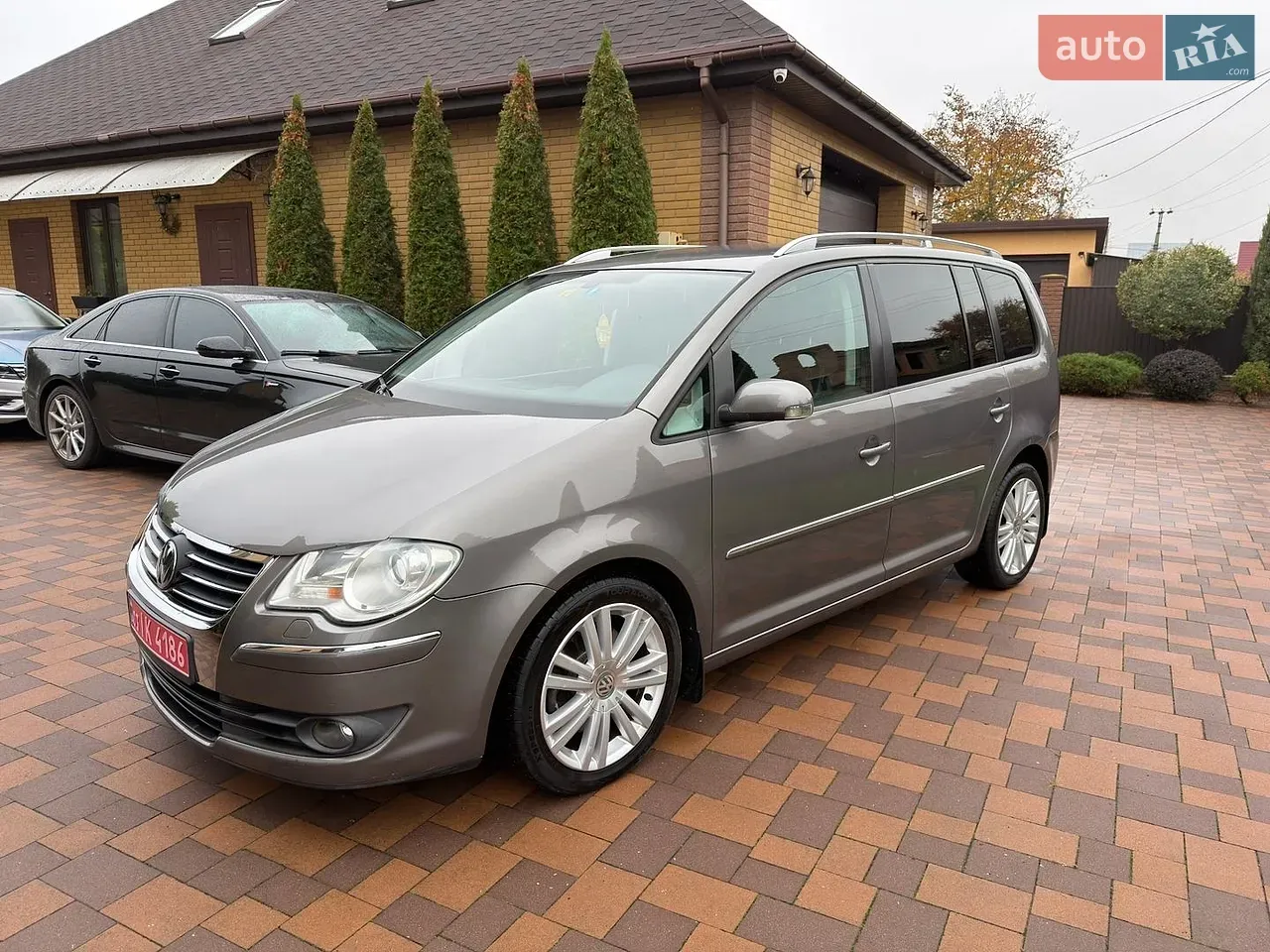 Volkswagen Touran 2009 photo 2