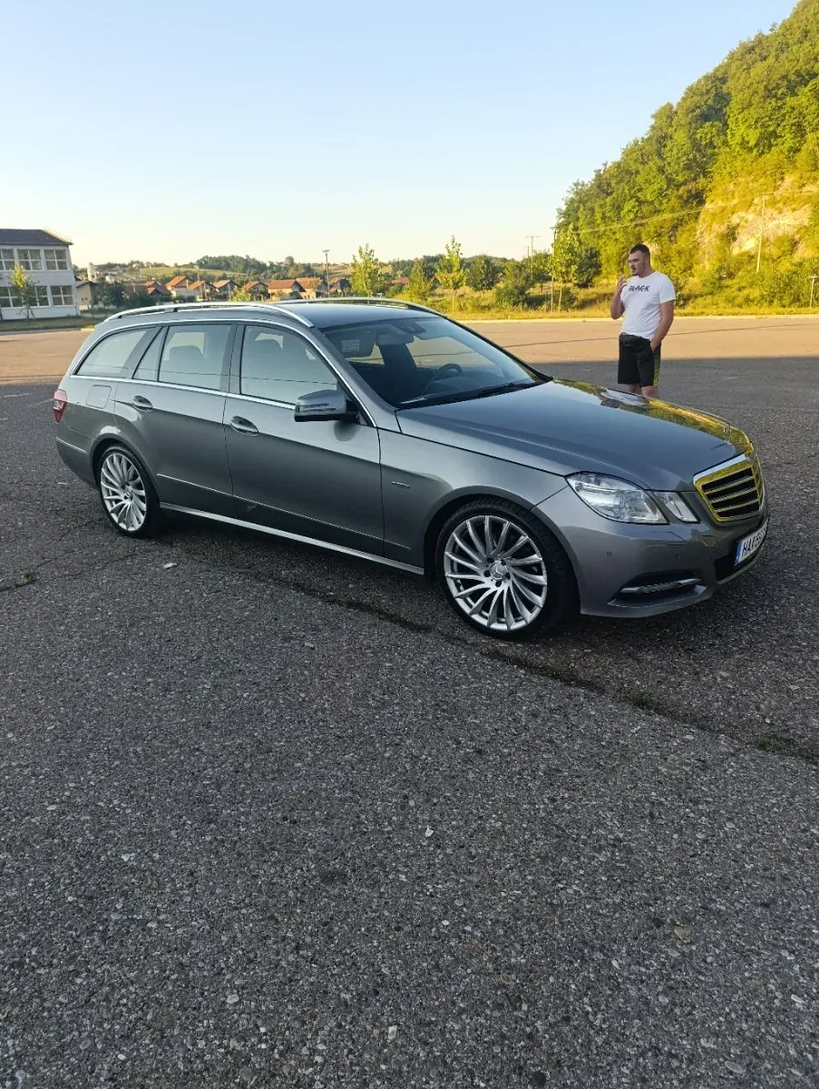 Mercedes-Benz E-Class 2010 photo 3