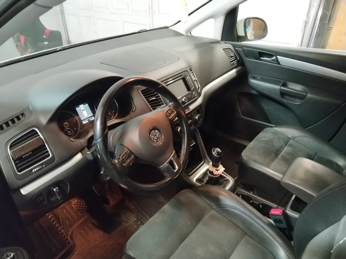 Volkswagen Sharan 2014 photo 2
