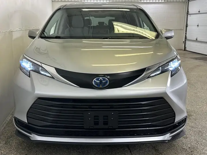 Toyota Sienna 2024 photo 2