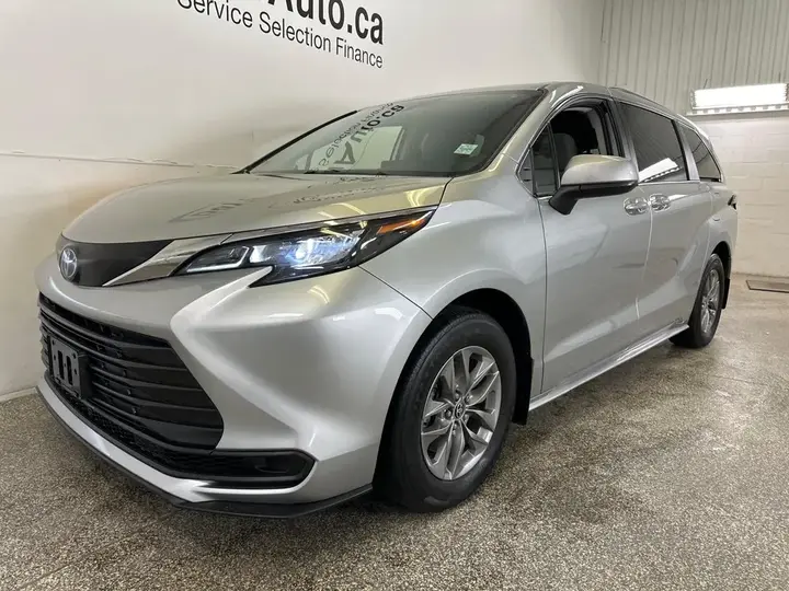 Toyota Sienna 2024 photo 3