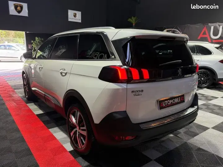 Peugeot 5008 2017 photo 4