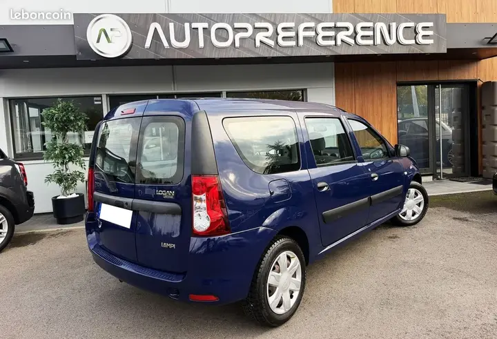 Dacia Logan 2009 photo 2