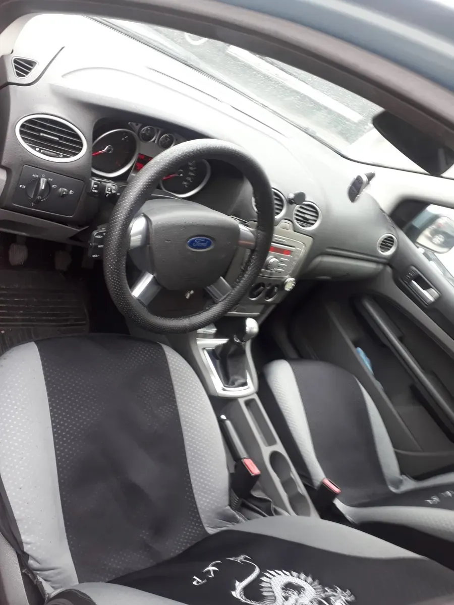 Ford Focus 2009 photo 2