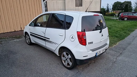 Mitsubishi Colt 2009 photo 2