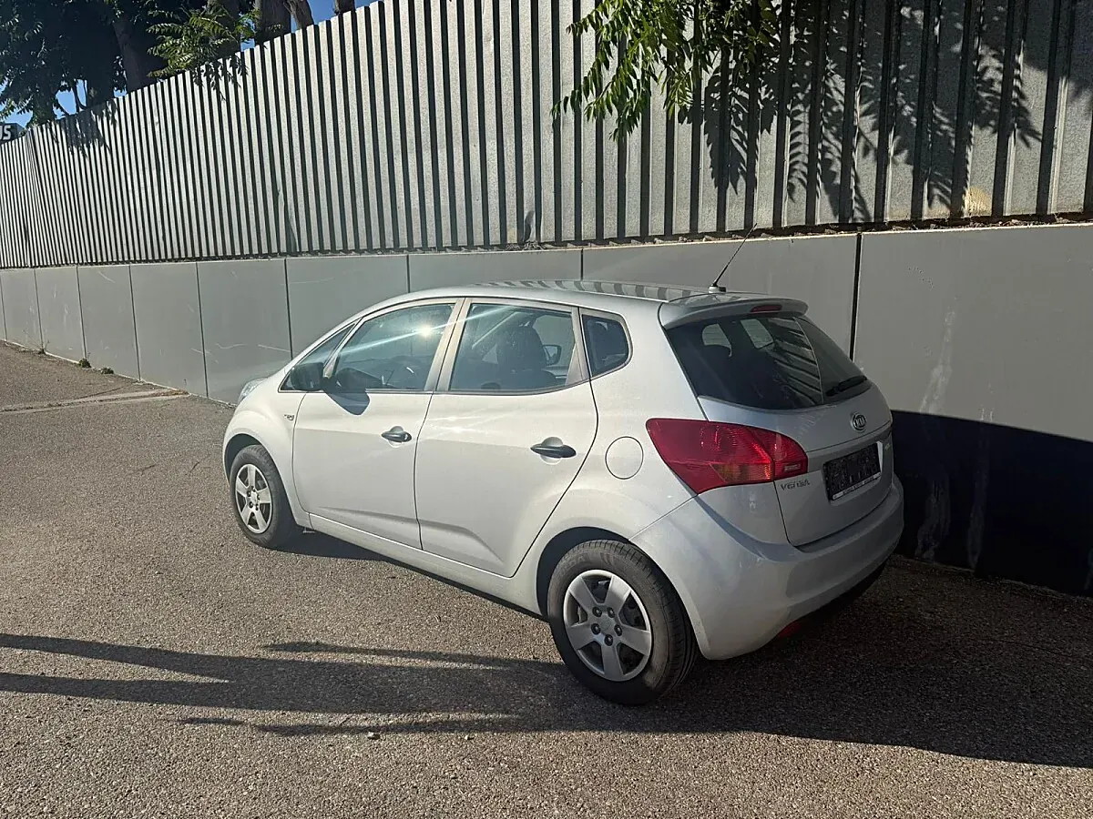 Kia Venga 2011 photo 3