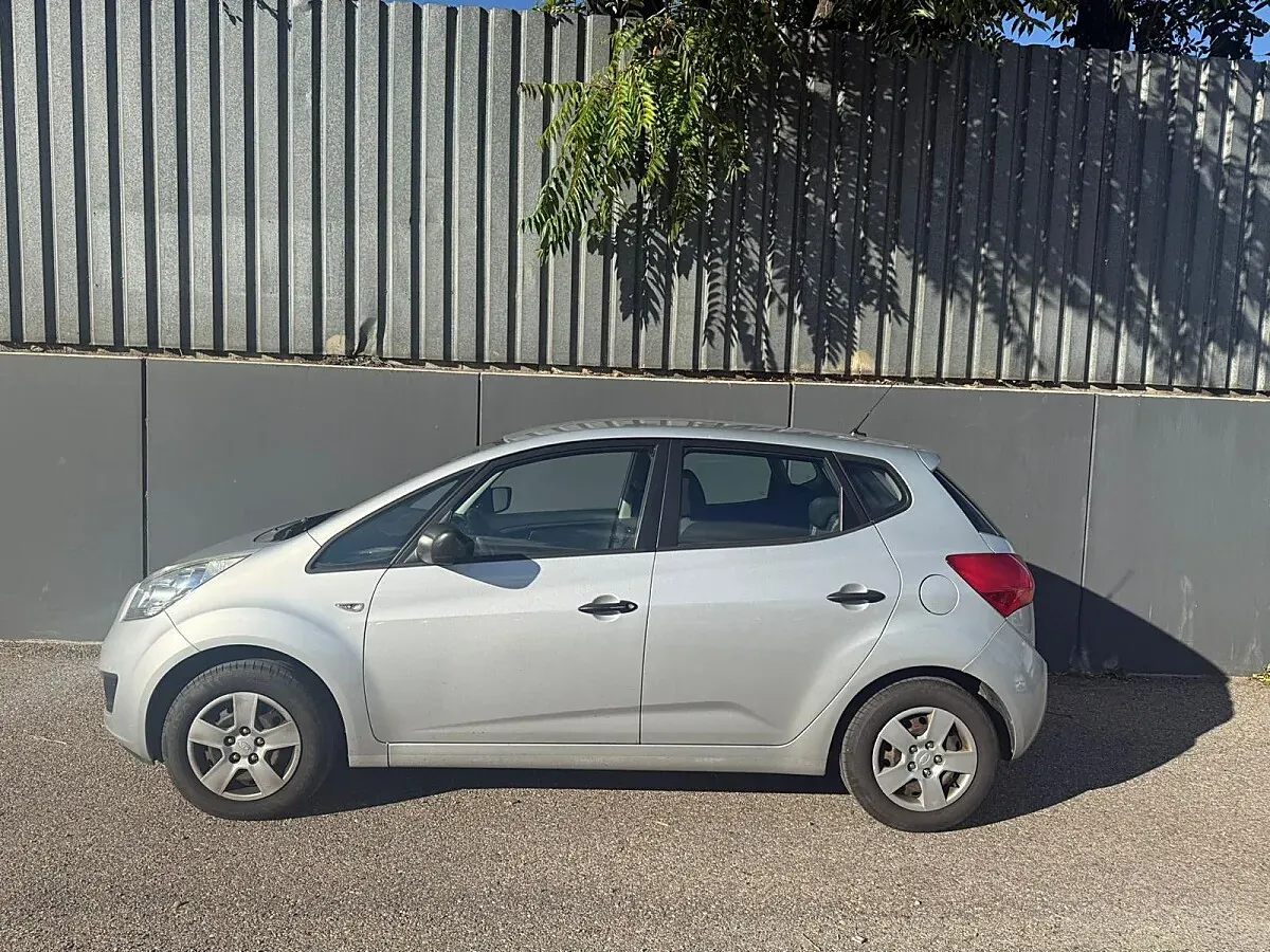Kia Venga 2011 photo 2
