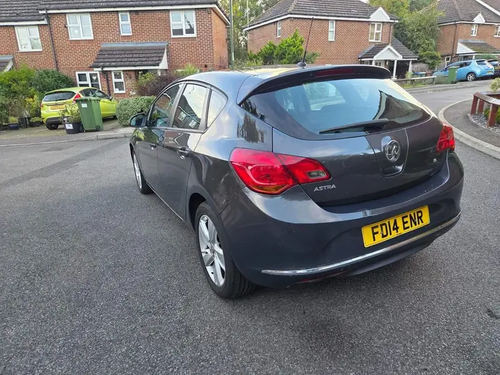 Vauxhall Astra 2014 photo 5
