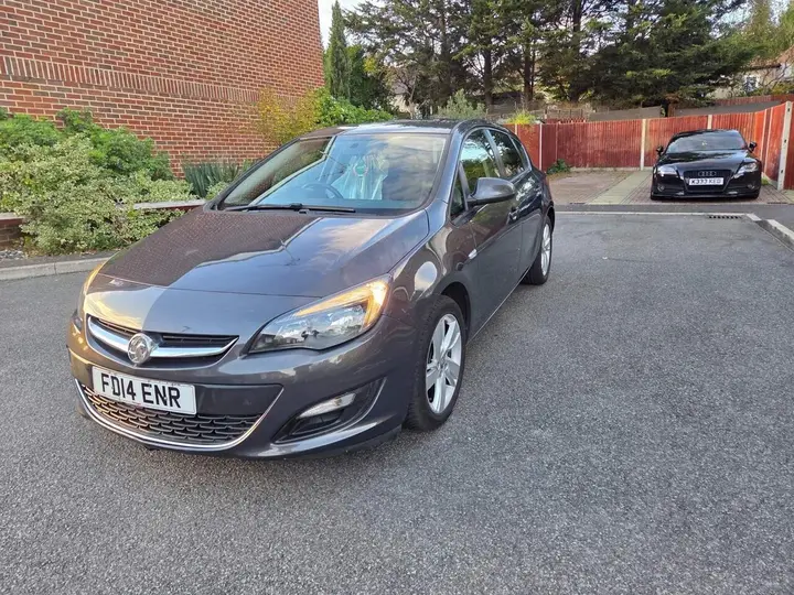 Vauxhall Astra 2014 photo 3