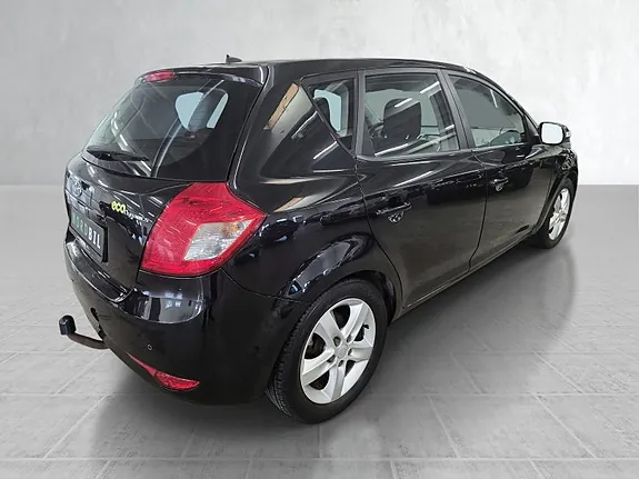 Kia Ceed 2010 photo 3