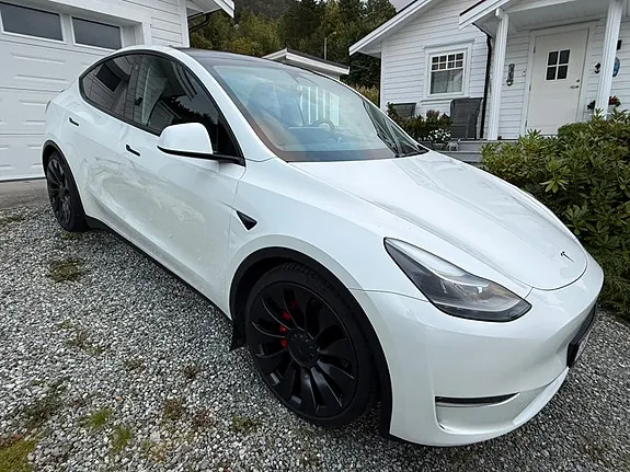 Tesla Model Y 2023 photo 4
