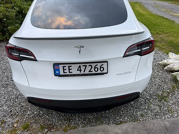 Tesla Model Y 2023 photo 2