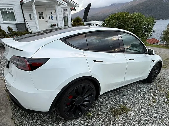 Tesla Model Y 2023 photo 3