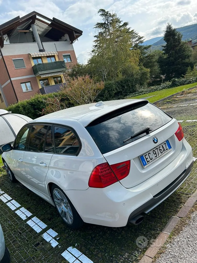 BMW 320 2010 photo 3