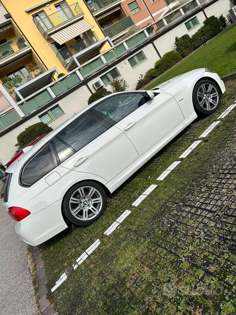 BMW 320 2010 photo 4