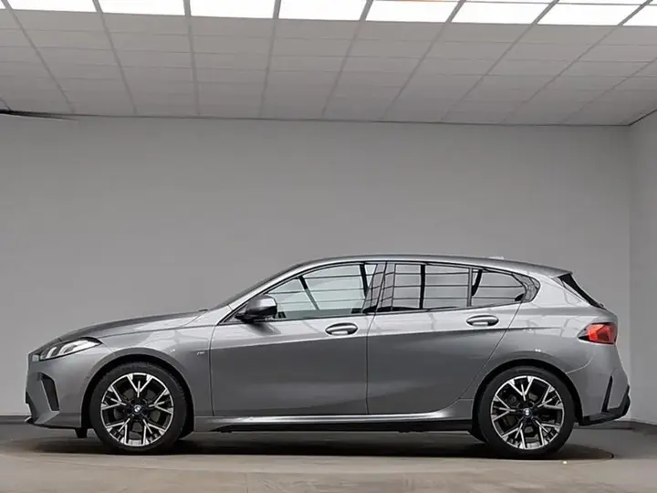 BMW 1 Series 2025 photo 4
