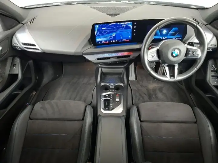 BMW 1 Series 2025 photo 3