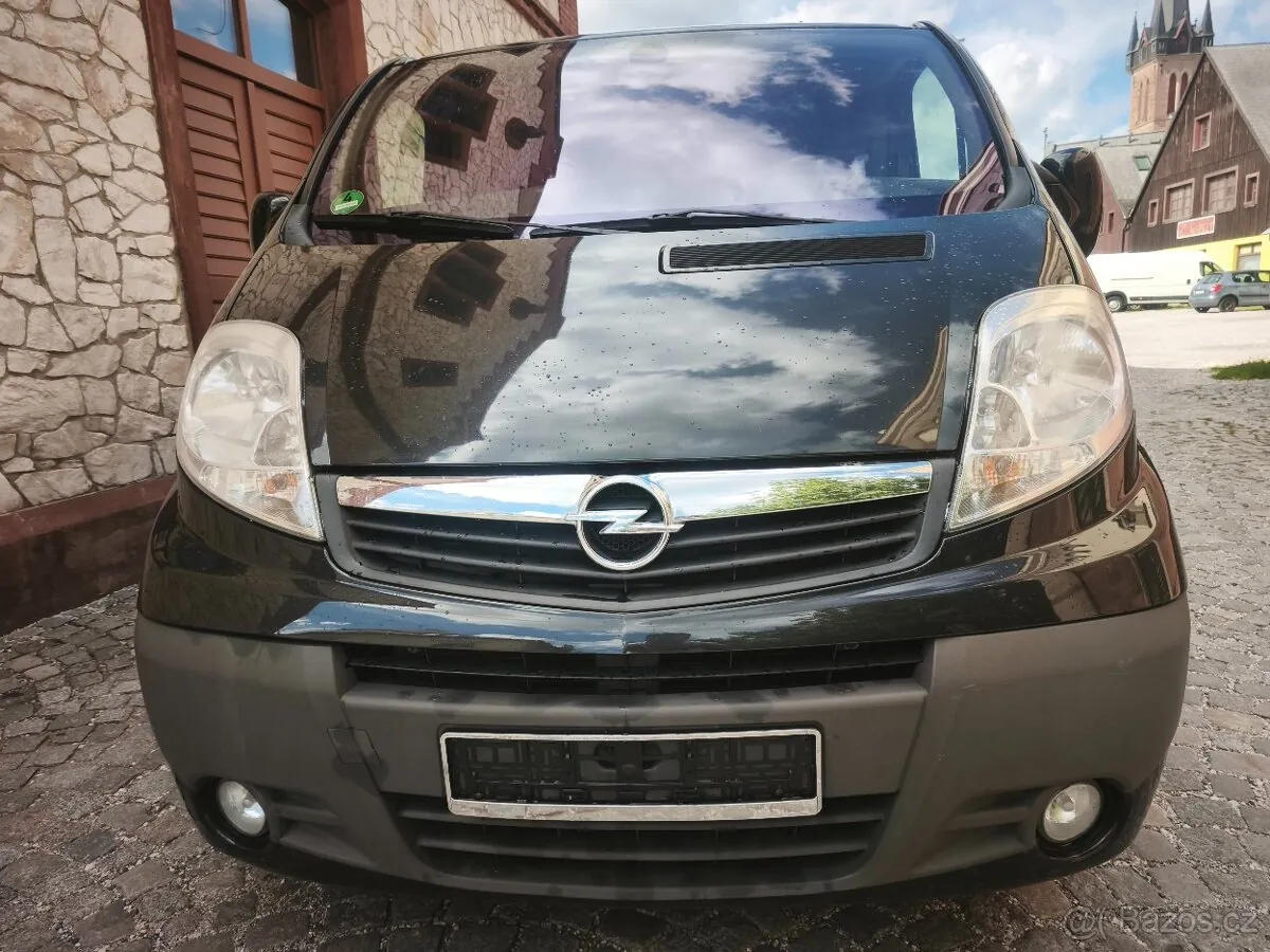 Opel Vivaro 2012 photo 2