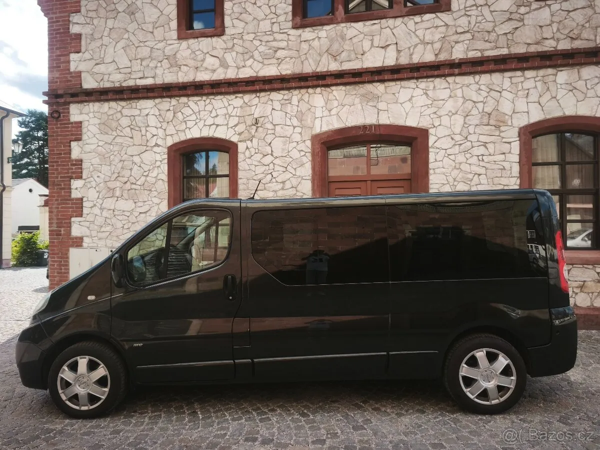 Opel Vivaro 2012 photo 4