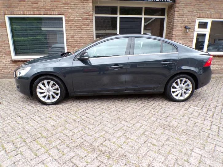 Volvo S60 2011 photo 2