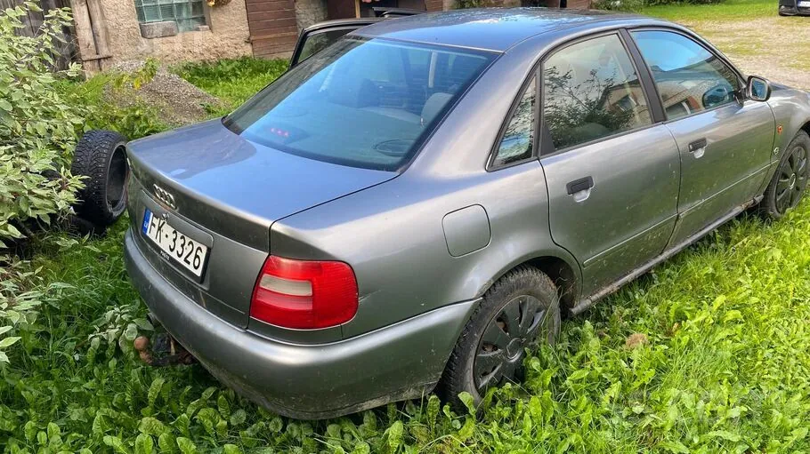 Audi A4 1994 photo 4