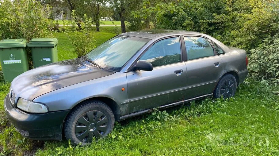 Audi A4 1994 photo 2