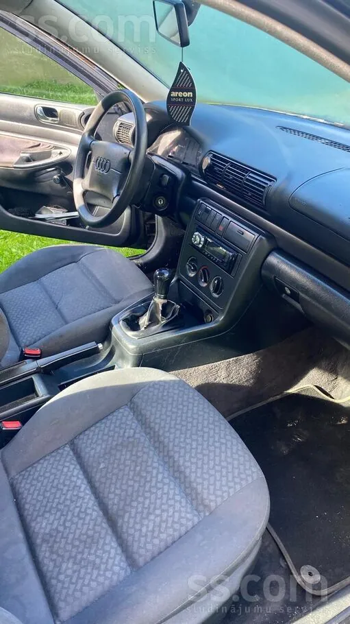 Audi A4 1994 photo 5