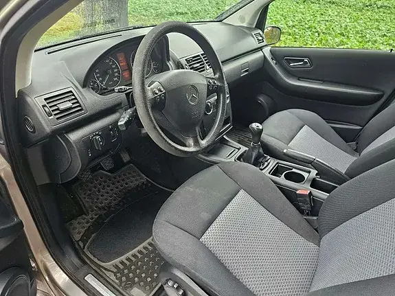 Mercedes-Benz A 180 2009 photo 5