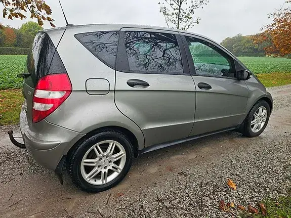 Mercedes-Benz A 180 2009 photo 4