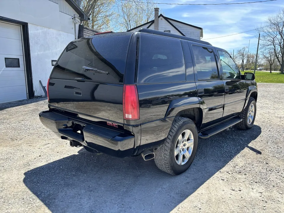 GMC Yukon 1999 photo 2
