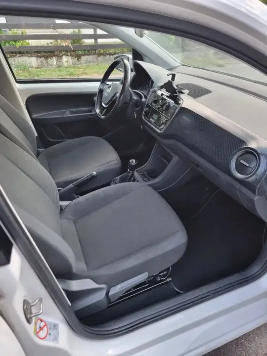 Volkswagen Up 2017 photo 2