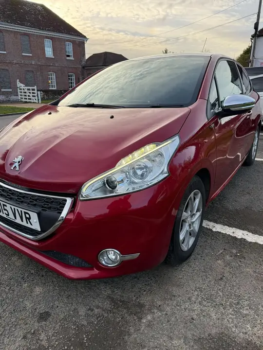 Peugeot 208 2015 photo 3