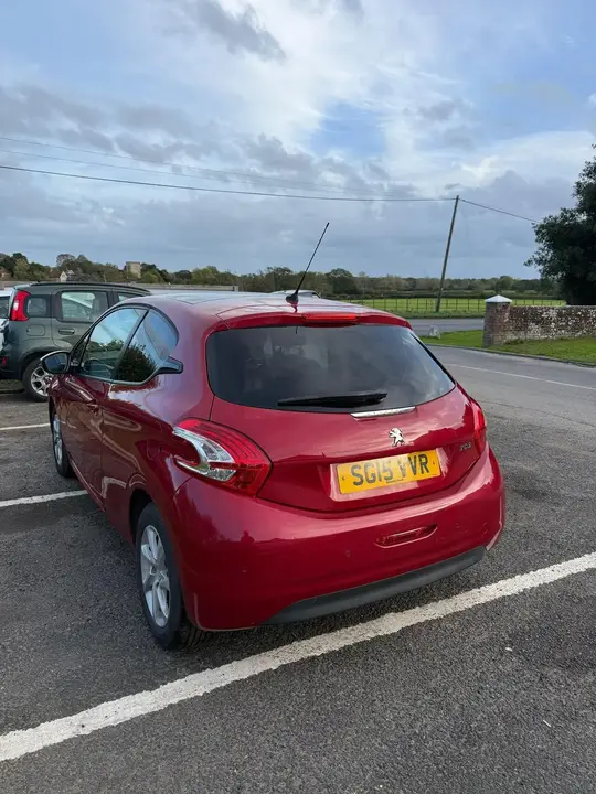 Peugeot 208 2015 photo 4