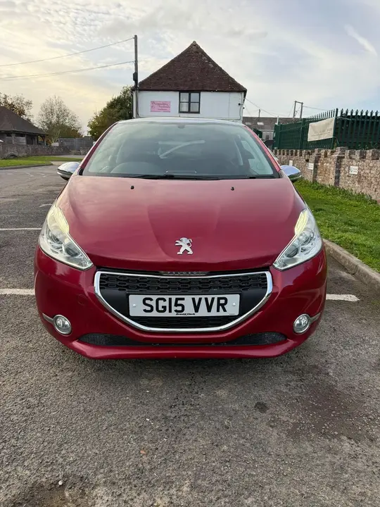Peugeot 208 2015 photo 2
