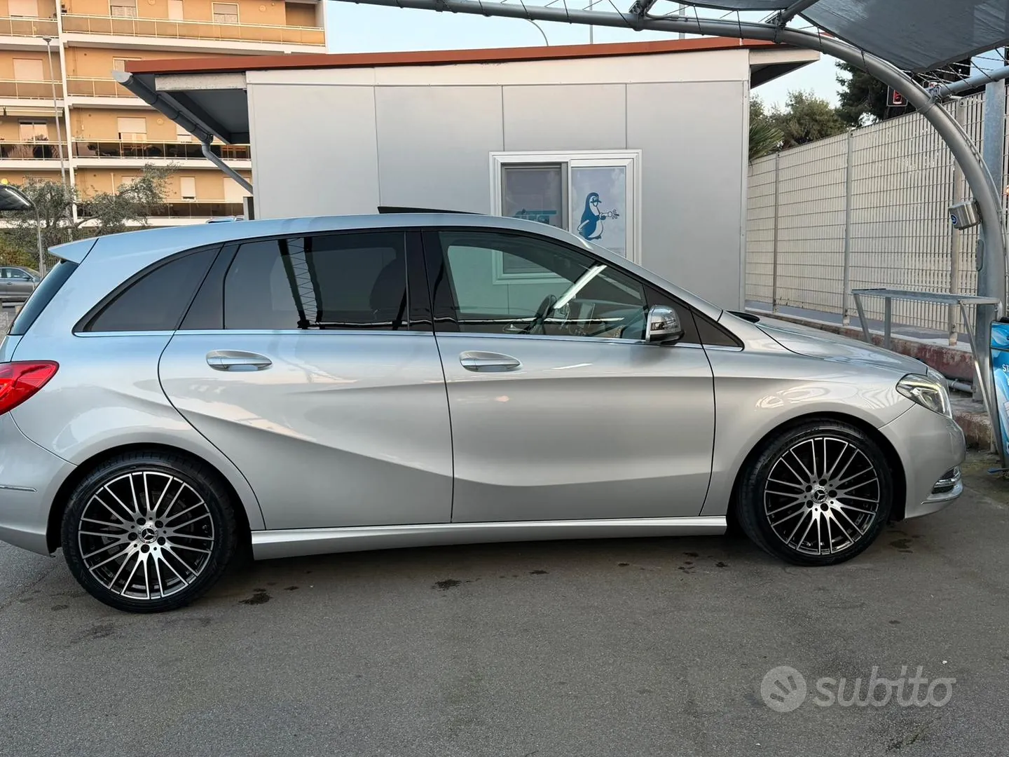 Mercedes-Benz B-Class 2015 photo 2