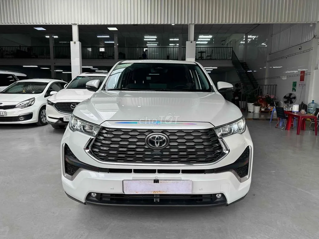Toyota Innova Cross