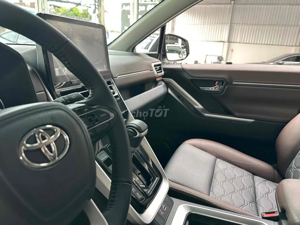Toyota Innova Cross 2025 photo 5