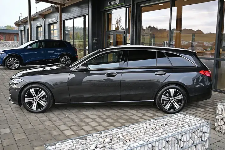Mercedes-Benz C-Class 2022 photo 2