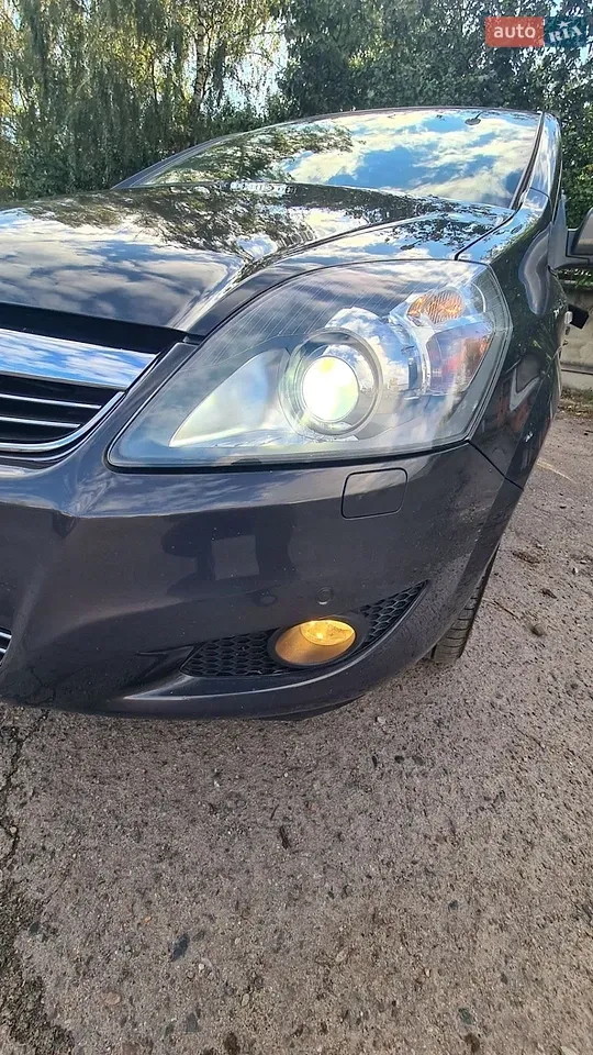 Opel Zafira 2013 photo 4