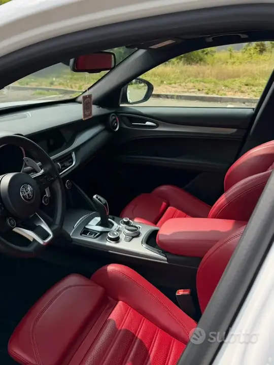 Alfa Romeo Stelvio 2023 photo 2