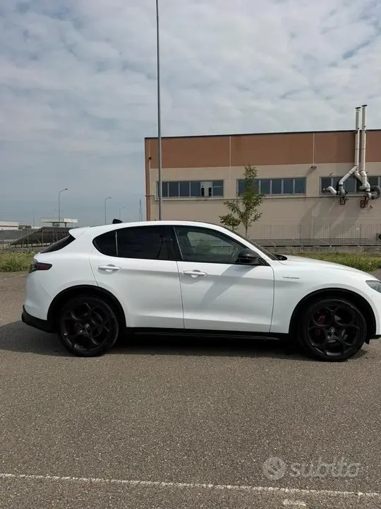 Alfa Romeo Stelvio 2023 photo 5