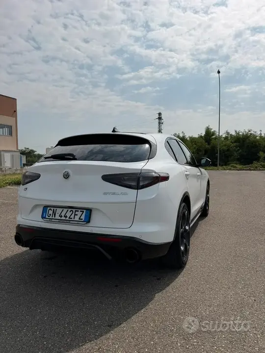 Alfa Romeo Stelvio 2023 photo 4