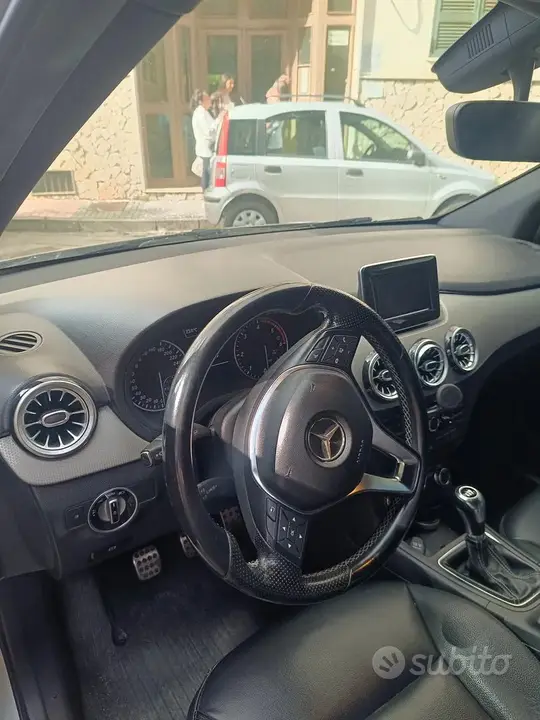 Mercedes-Benz B 2012 photo 3