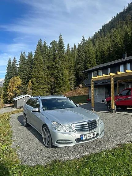 Mercedes-Benz E200 D 2011 photo 2