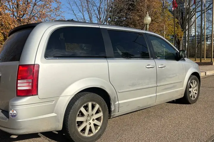 Chrysler Town & Country 2008 photo 5